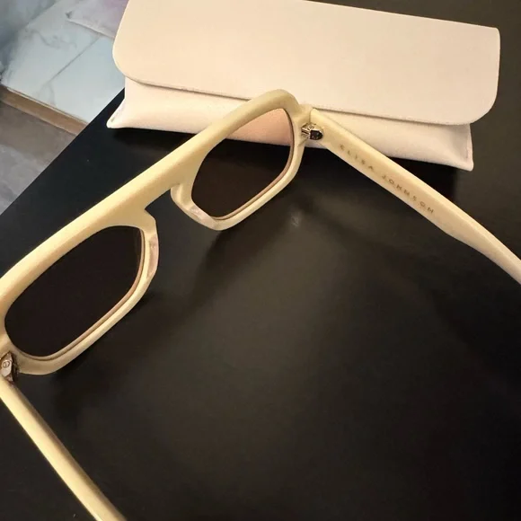 NEW-Jane in Ivory White Elisa Johnson Sunglasses with Case - Picture 3 of 5